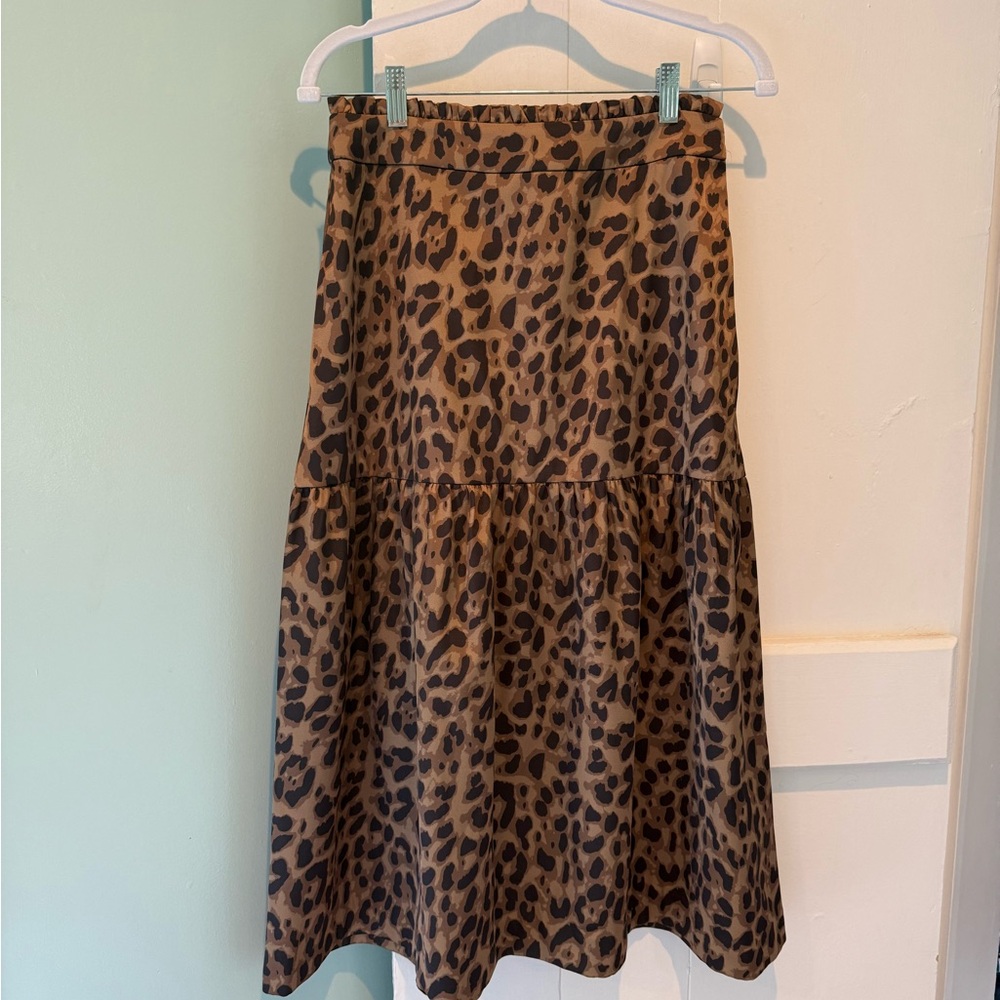 Elegant Leopard Print Midi Skirt
